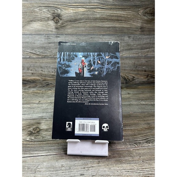 Hellboy Volume #8‎ (Dark Horse Comics, May 2008) - Picture 2 of 4